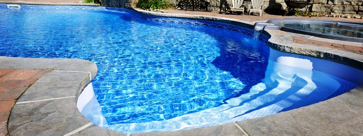 Concrete swimming pool